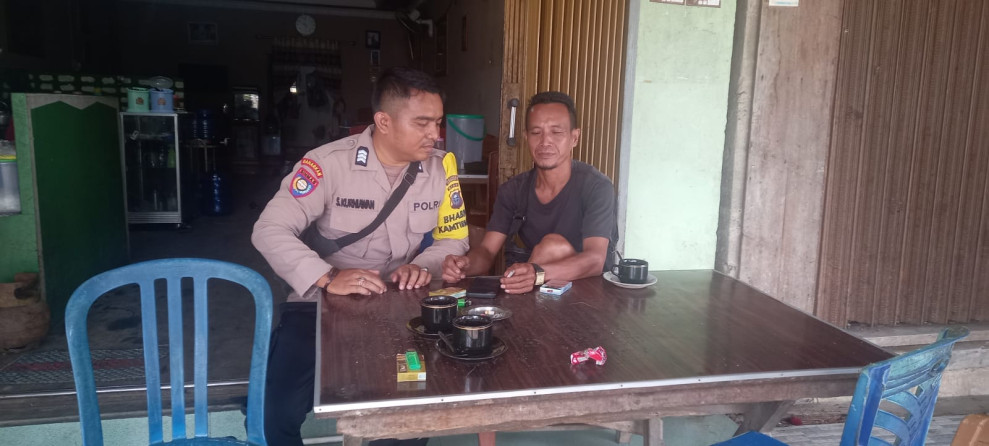 Bhabinkamtibmas Brigadir Sebi Kurniawan Giat Cooling System Sosialisasikan Pilkada Damai 2024 Di Desa Gembira