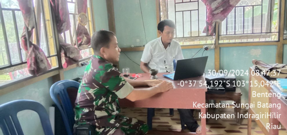 Babinsa Sertu M. Hasan Tingkatkan Silaturahmi Antar Sesama Melalui Komsos Di Binaan