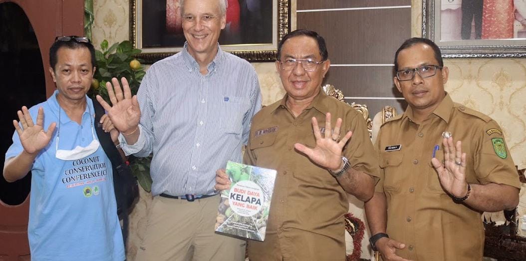 Dua Periode Bupati Wardan Konsisten Kembangkan Sektor Perkebunan Kelapa, Buka Arus Investasi dan Tekan Inflasi