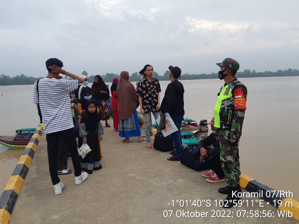 Patuhi Prokes Demi Kesehatan Bersama Terus Di Tegakkan Oleh Babinsa Koramil 07/Reteh