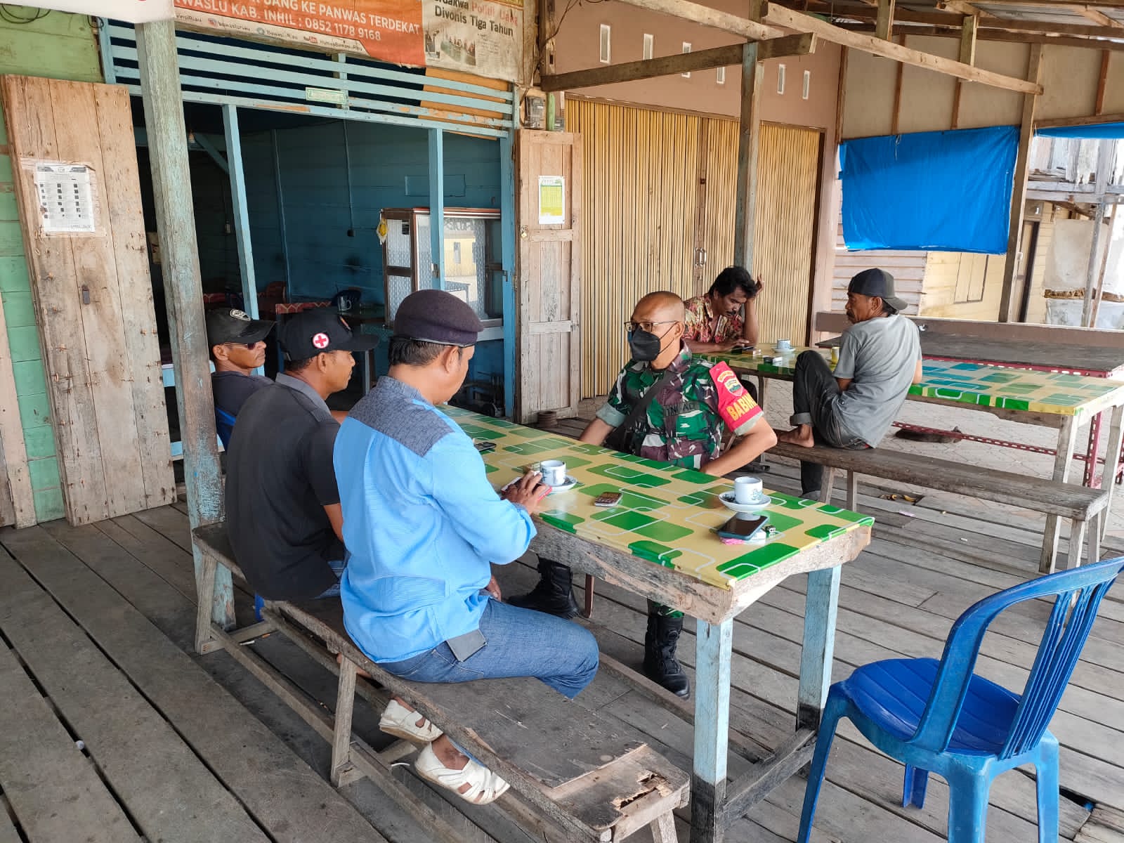 Kegiatan Komsos Oleh Babinsa Koramil 04/Kuindra Guna Tingkat Hubungan Baik Kepada Warga