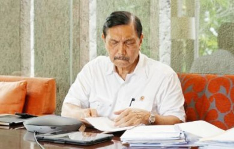 Seteru Belum Usai, Luhut Siap Hadapi Bambang Widjojanto Kuasa Hukum Said Didu, tapi…