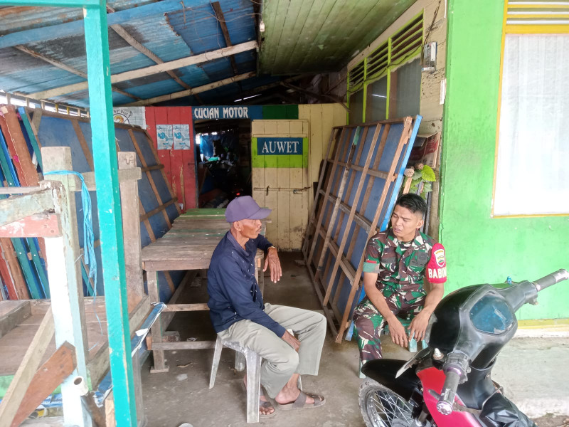 Babinsa Pratu Salman Naim Berikan Informasi Terkait Hindari Narkoba dan Jaga Kebersihan Lingkungan