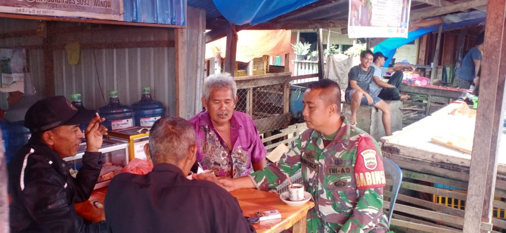 Giat Komsos, Babinsa Koramil 05/Gas Jalin Hubungan Bersama Tokoh Masyarakat