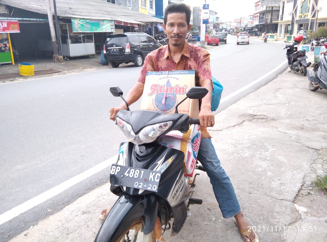 Dampak Pandemi, Seorang Wartawan di Bintan Nyambi Jualan Kerupuk Dampak Pandemi, Seorang Wartawan di Bintan Nyambi Jualan Kerupuk