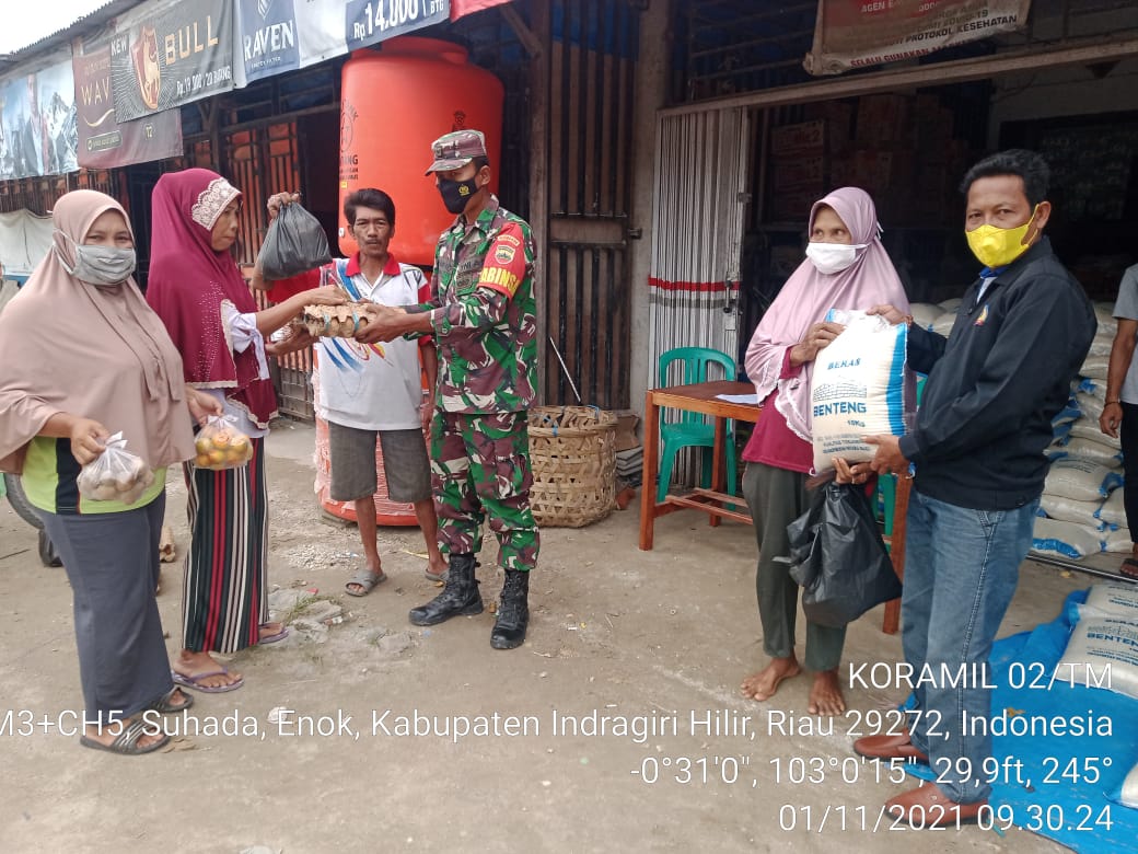 Babinsa Koramil 02/Tanah Merah Kembali Dampingi Penyaluran BLT di Desa Suhada