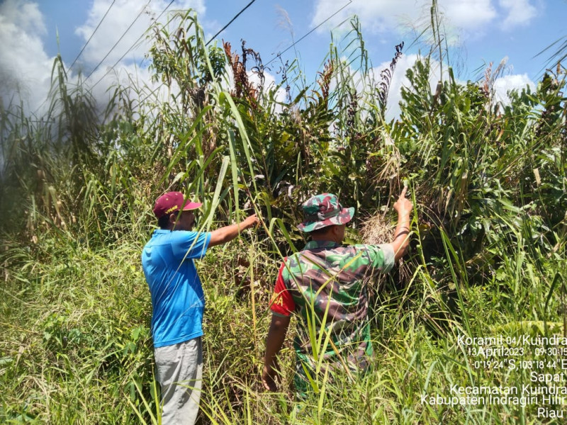 Babinsa Koramil 04/Kuindra Bersama Warga Turun Lakukan Patroli Rutin