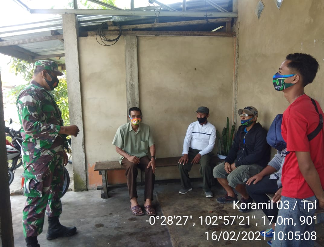 Komsos Babinsa 03/Tempuling Bersama Para Pemuda Ciptakan Keamanan dan Ketertiban di Wilayah Binaan