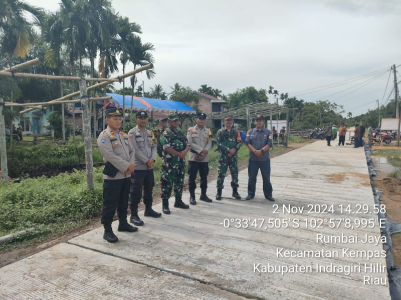 Sinergitas TNI-Polri dalam Pengamanan Pilkada Serentak 2024 Desa Danau Pulai Indah