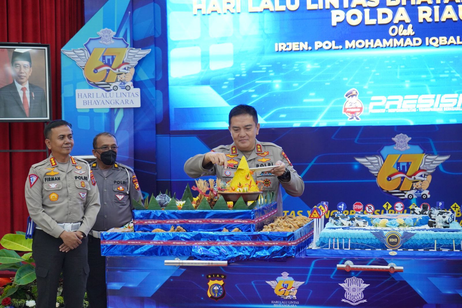 Sisihkan Gaji, Polantas di Riau Bedah Rumah Warga Kurang Mampu