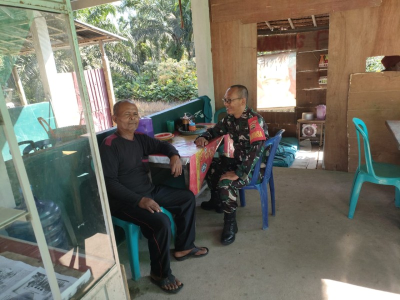 Babinsa Koramil 03/Tpl Tak Kenal Libur, Tetap Komitmen Jalin Silaturahmi dengan Warga di Kampung Pancasila