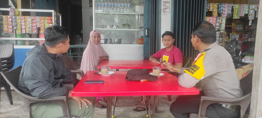 Bhabinkamtibmas Desa Air Tawar Aipda M. Agung SP Gencar Laksanakan Sosialisasikan Pemilu Damai 2024