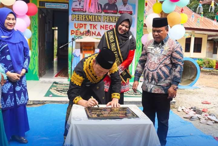 Pj Bupati Kampar Hambali Resmikan TK Negeri 01 Desa Salo