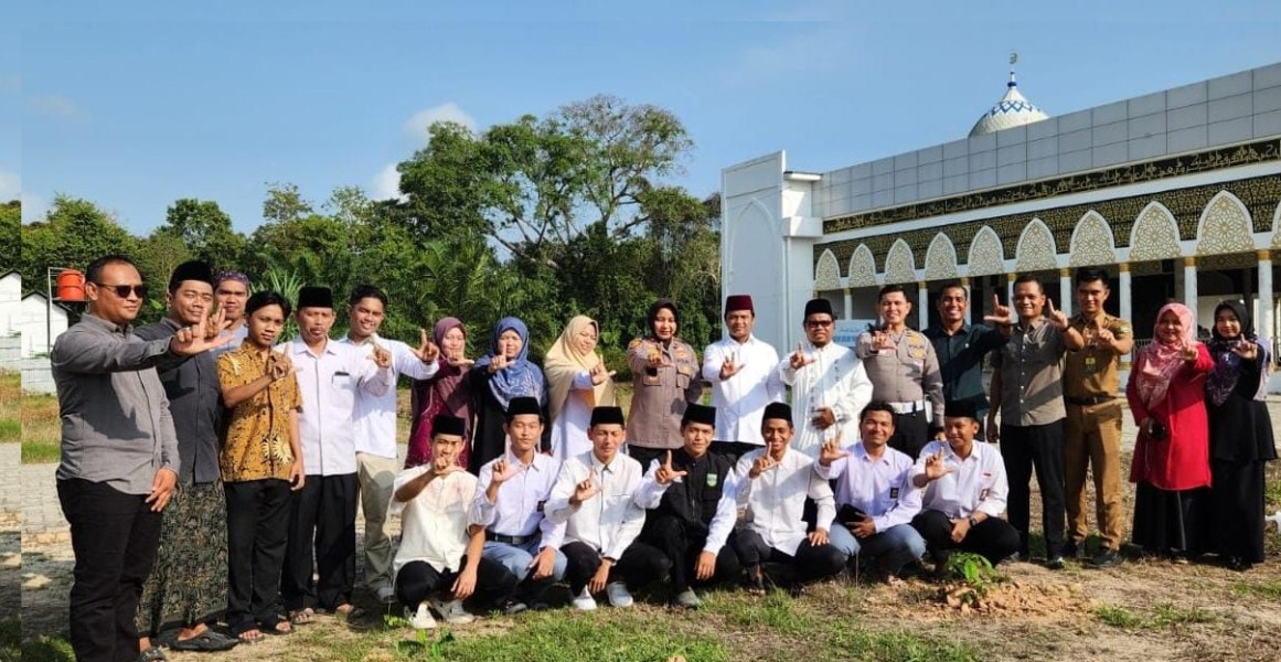 Polres Siak Gelar Sosialisasi Hukum dan Green Policing di Ponpes Darul Hadist Sultan Yahya