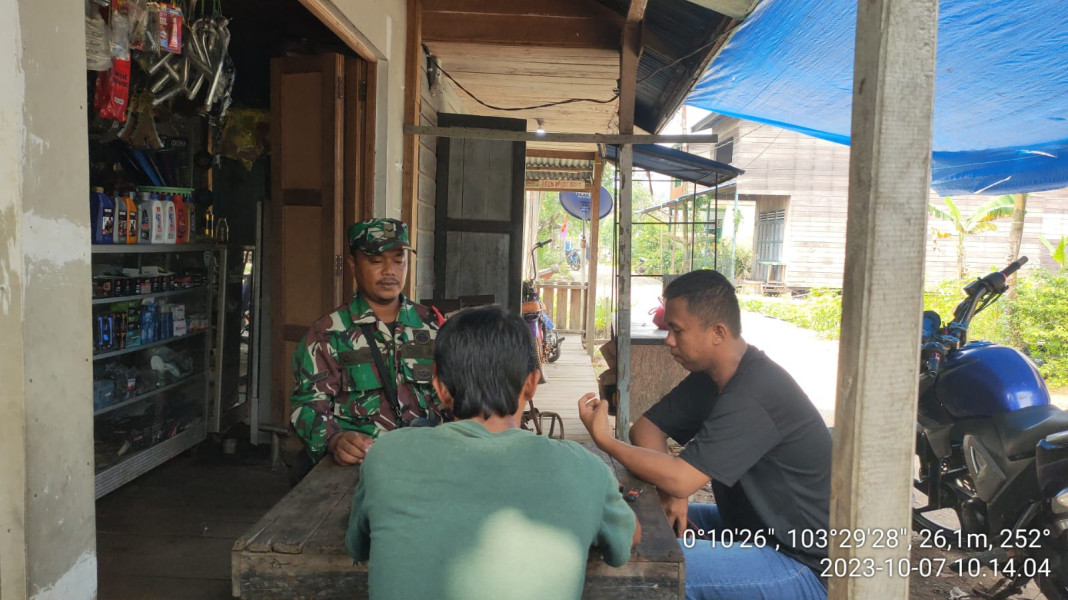 Babinsa Koramil 10/Pelangiran Terus Ajak Masyarakat Untuk Hidup Damai dan Tentram Antar Sesama