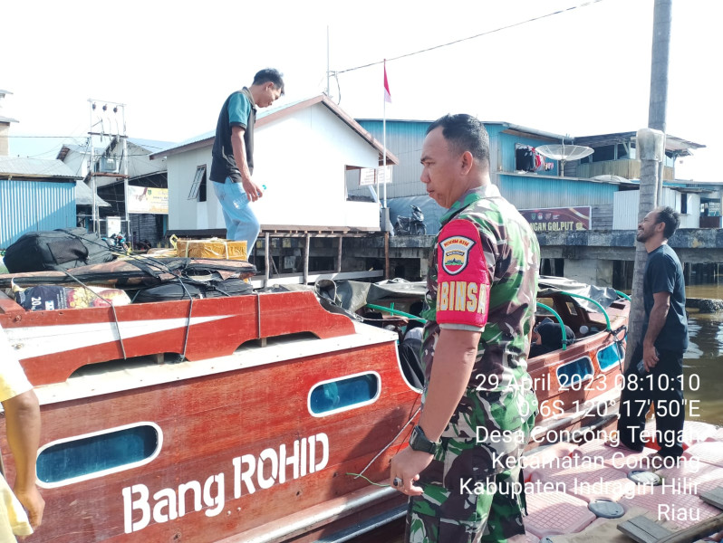 Babinsa Koramil 04/Kuindra Lakukan Pengecekan Speed Boat Yang Akan Berangkat Menuju Kota Tembilahan