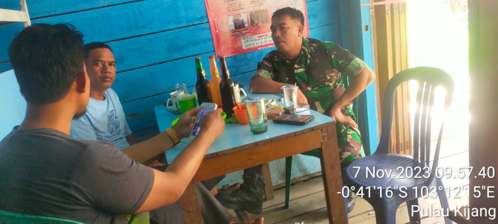 Tingkatkan Rasa Persaudaraan Antara Koramil 07/Reteh dan Masyarakat Melalui Komsos