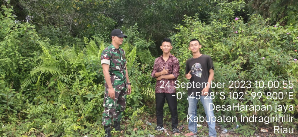 Cuaca Kembali Panas, Babinsa 03/Tpl Tingkatkan Patroli Karhutla Bersama Warga