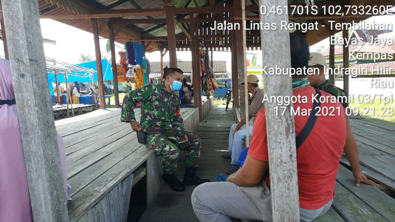 Babinsa Bayas Jaya Koramil 03/Tempuling Laksanakan Komsos dengan Warga Binaan