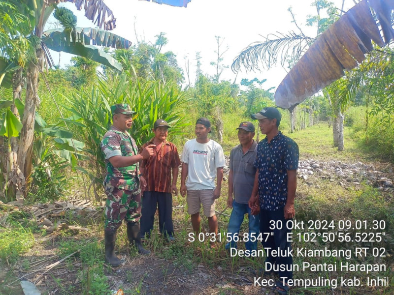 Stop Karhutla, Upaya Babinsa Koramil 03/Tpl Menjaga Wilayah Binaan Aman Kebakaran