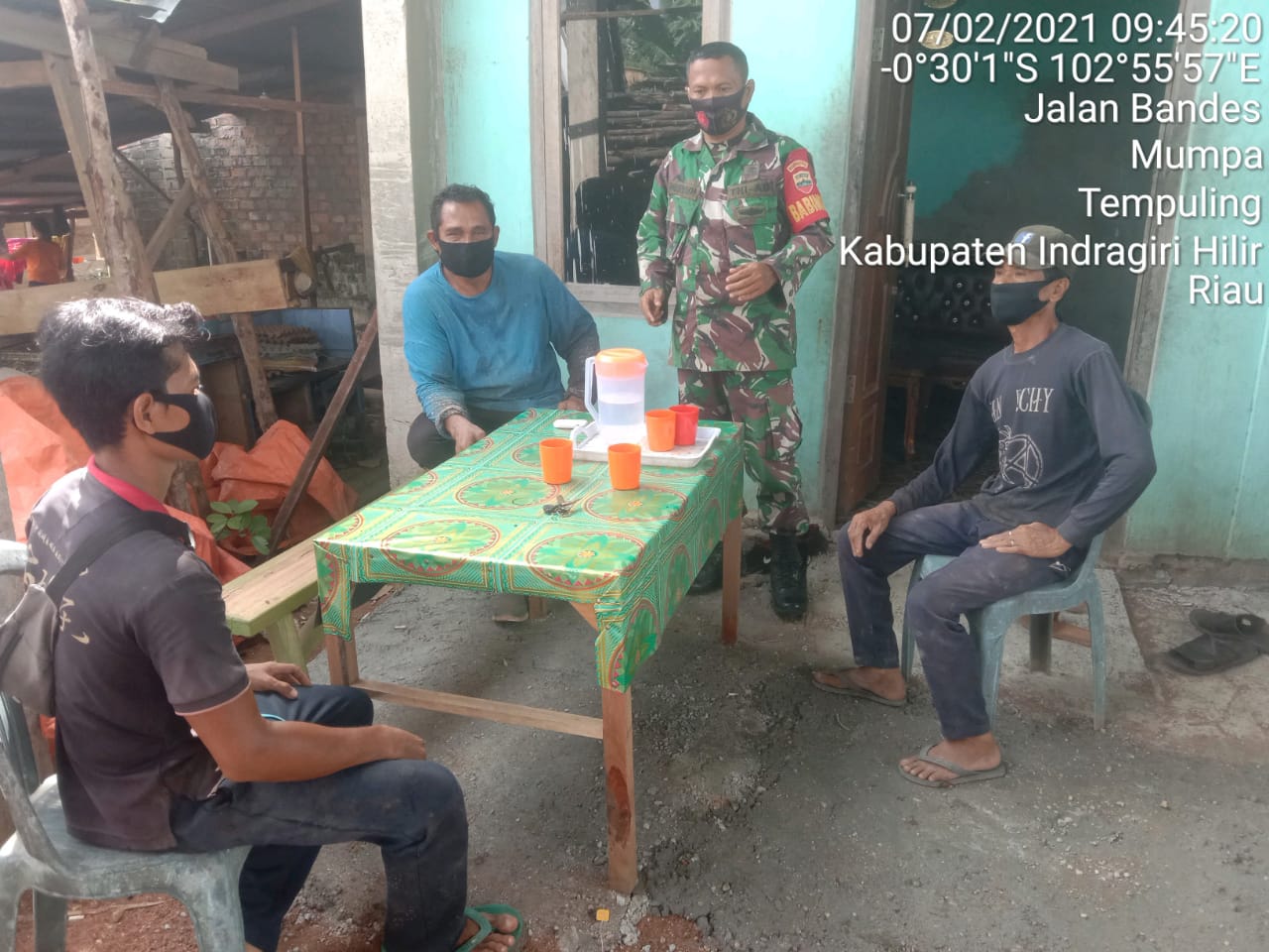 Babinsa Koramil 03/Tempuling Sosialisasikan Protokol Kesehatan