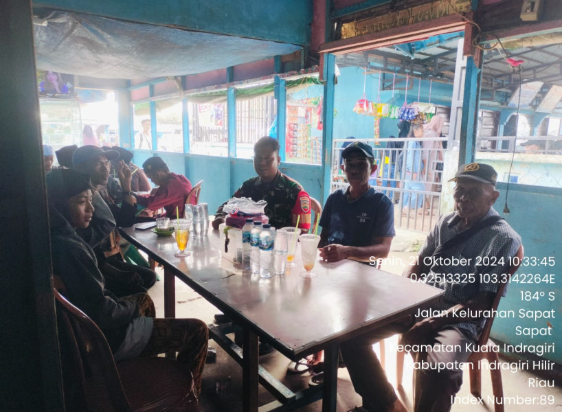 Tingkatkan Keamanan Jelang Pilkada Melalui Komsos Babinsa Koramil 04/Kuindra Dengan Warga