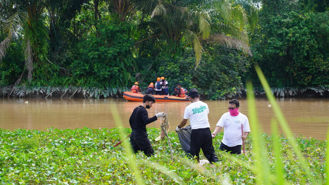 Peringati Hari Lingkungan Hidup, PLN Lakukan Aksi Bersih Pantai dan Sungai