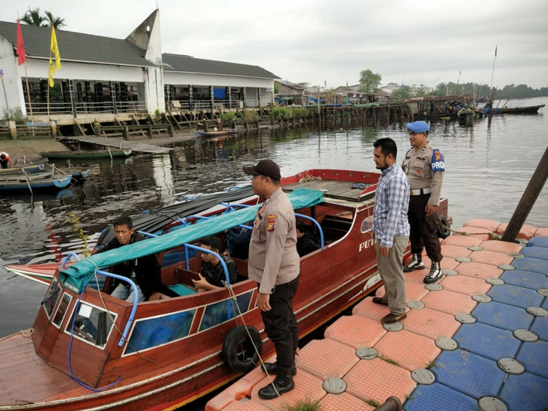 Personil Polsek Gaung Giat Lakukan Pengamanan Arus Mudik Dalam Rangka Operasi Lancang Kuning Tahun 2023