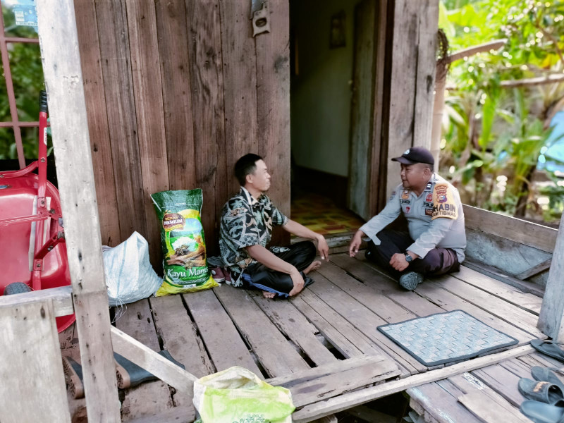 Bhabinkamtibmas Polsek Gaung Sambangi Warga dan Berikan Himbauan Pemilu Damai 2024