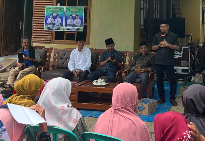 Ibu-ibu Dusun Bahagia Serius Nyimak Curhatan dari Ferryandi