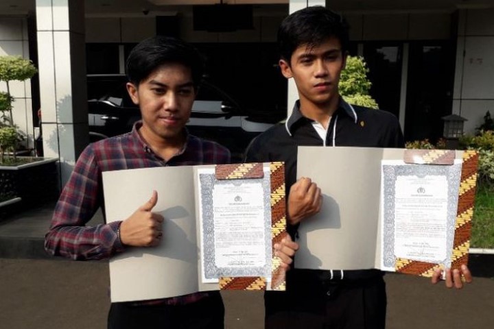 Membela Diri Hingga Tewaskan Begal, Dua Pemuda ini Dapat Penghargaan dari Polisi        