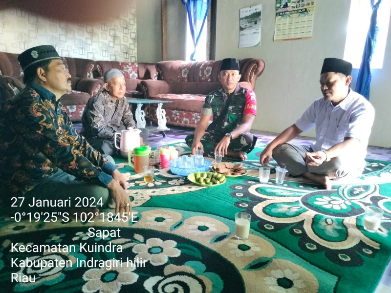 Babinsa Koramil 04/Kuindra Himbau Warga Agar Berhati-hati Saat Bekerja