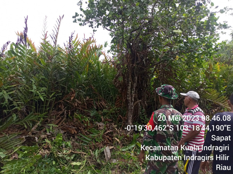 Babinsa Koramil 04/Kuindra Bersama Warga Untuk Tetap Lakukan Patroli