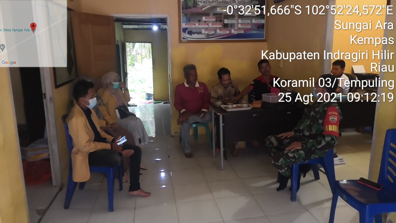 Babinsa 03/Tempuling Lakukan Komsos dengan Mahasiswa KKN dan Warga Binaan