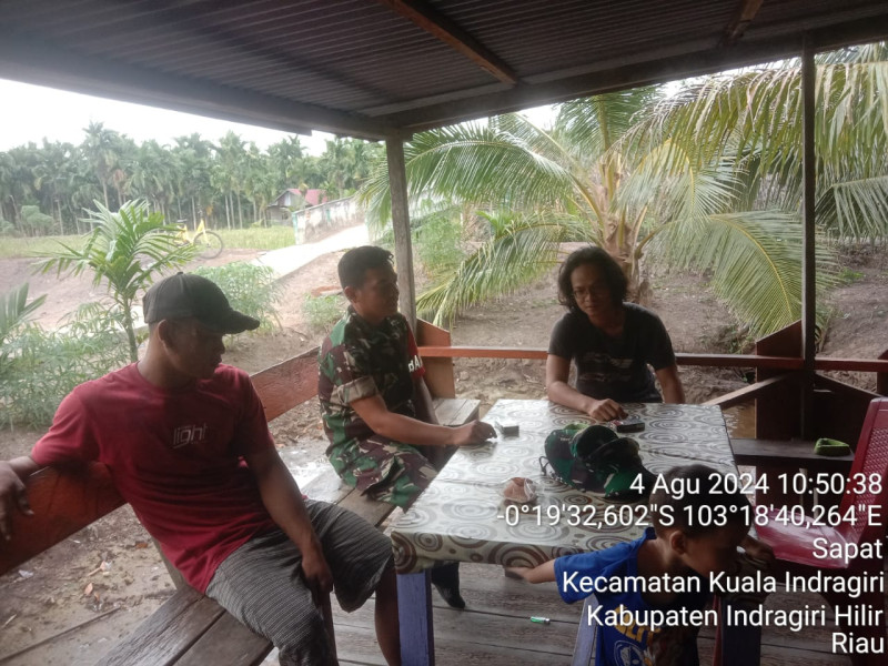 Ciptakan Kebersamaan, Babinsa Koramil 04/Kuindra Pupuk Kekompakan Antar Sesama