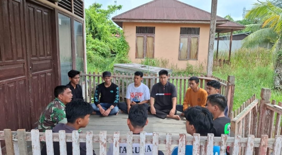 Komsos di Wilayah Koramil 07/Reteh: Meningkatkan Kesadaran dan Partisipasi Pemuda dalam Mendukung Tugas Pokok Babinsa