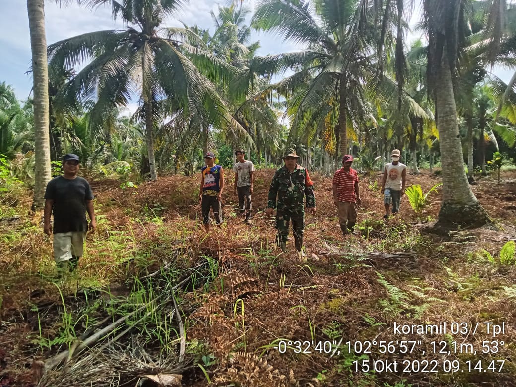 Bersama MPA Babinsa Koramil 03/Tpl Laksanakan Patroli Dan Sosialisasi Karlahut