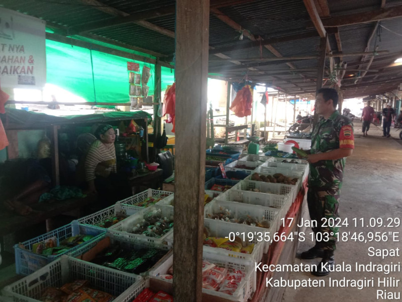 Diskusi Santai, Koramil 04/Kuindra Mendengarkan Keluhan Para Pedagang Pasar