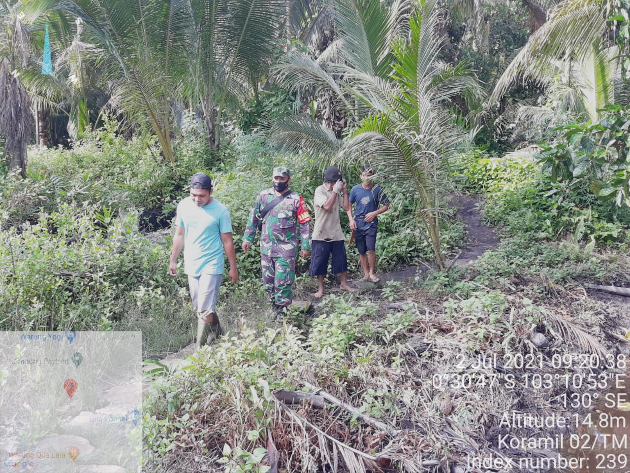 Babinsa 02/Tanah Merah Rutin Lakukan Patroli Karhutla di Enok