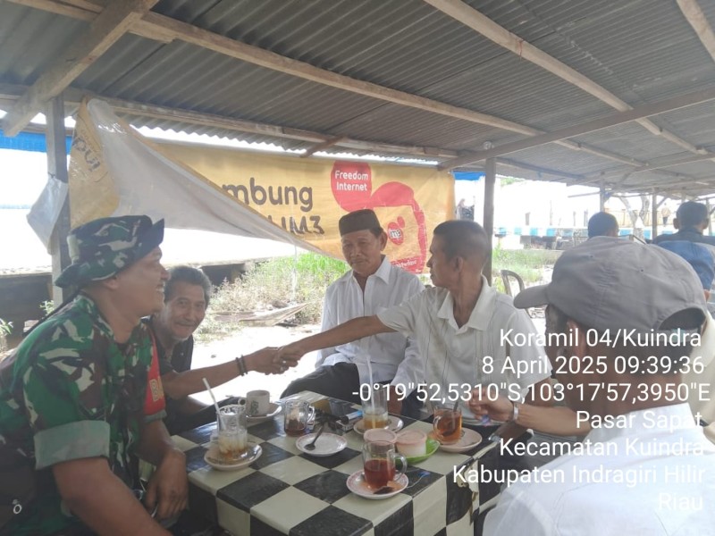 Babinsa Koramil 04/Kuindra Intens Laksanakan Komsos dengan Masyarakat di Kampung Pancasila
