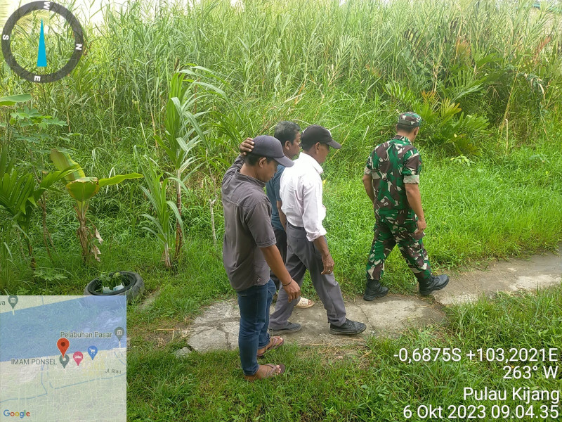 Bersama Babinsa Koramil 07/Reteh dan Warga Turun Untuk Meninjau Langsung Lahan dan Hutan