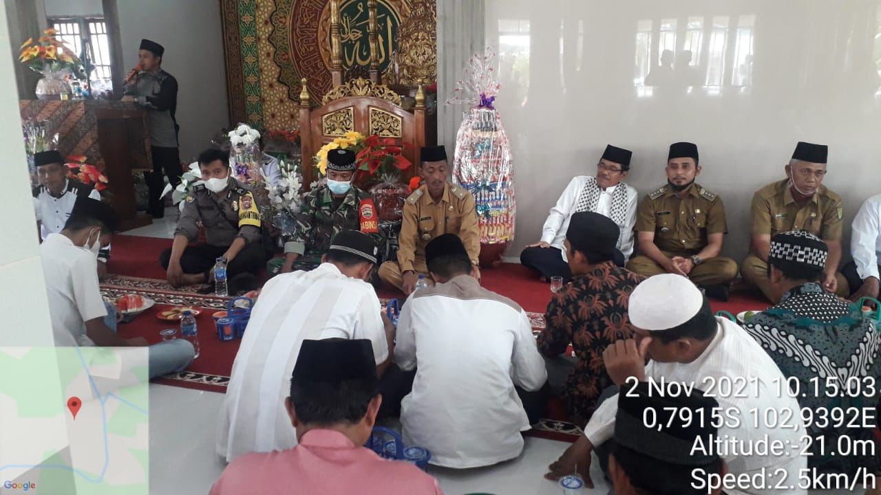 Babinsa Koramil 09/Kemuning Hadiri Maulid Nabi di Desa Kayu Raja