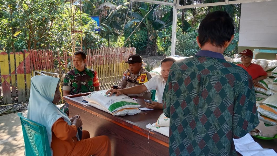 Pengawasan SDM: Babinsa Serka Yadiyanto Tingkatkan Kesadaran Masyarakat akan Pentingnya Kerjasama