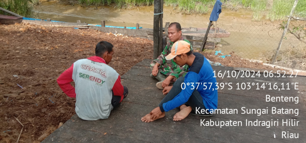 Dengan Kebersamaan, Babinsa Sertu M. Hasan Wujudkan Silaturahmi Bersama Masyarakat Setempat