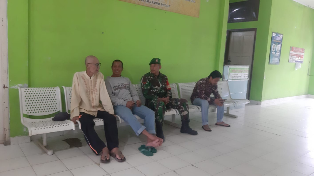 Babinsa Kopda Irawan Tingkatkan Kebersihan dan Keamanan Desa