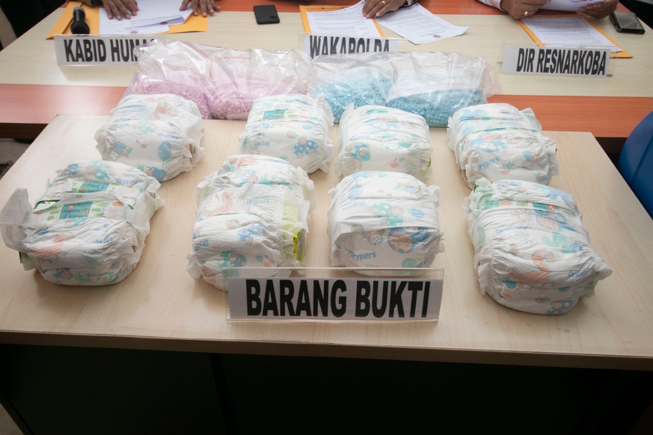 Polda Kepri Tangkap 3 Pelaku Penyeludupan 8,3 Kg Sabu dan 20.000 Butir Ekstasi dari Malaysia