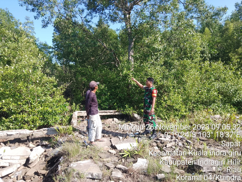 Bersama Masyarakat, Babinsa Koramil 04/Kuindra Turun Ke Wilayah Untuk Mencegah Karhutla