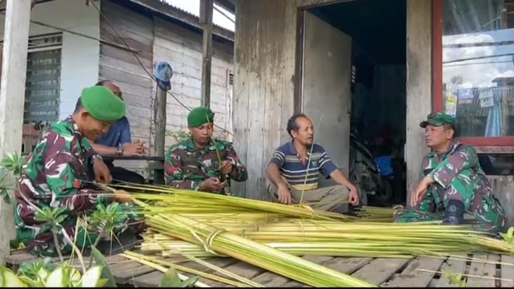 Babinsa Koramil 05/Gas Lakukan Komunikasi Sosial Bersama Warga Kelurahan Teluk Pinang