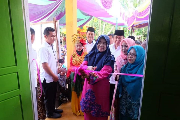 Bersama Bunda Paud, HM Wardan Resmikan Pemakaian Gedung PAUD Desa Pekan Kamis