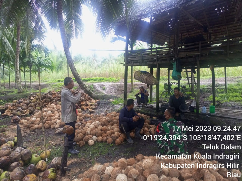 Jaga Kekompakan Melalui Komsos Babinsa Koramil 04/Kuindra